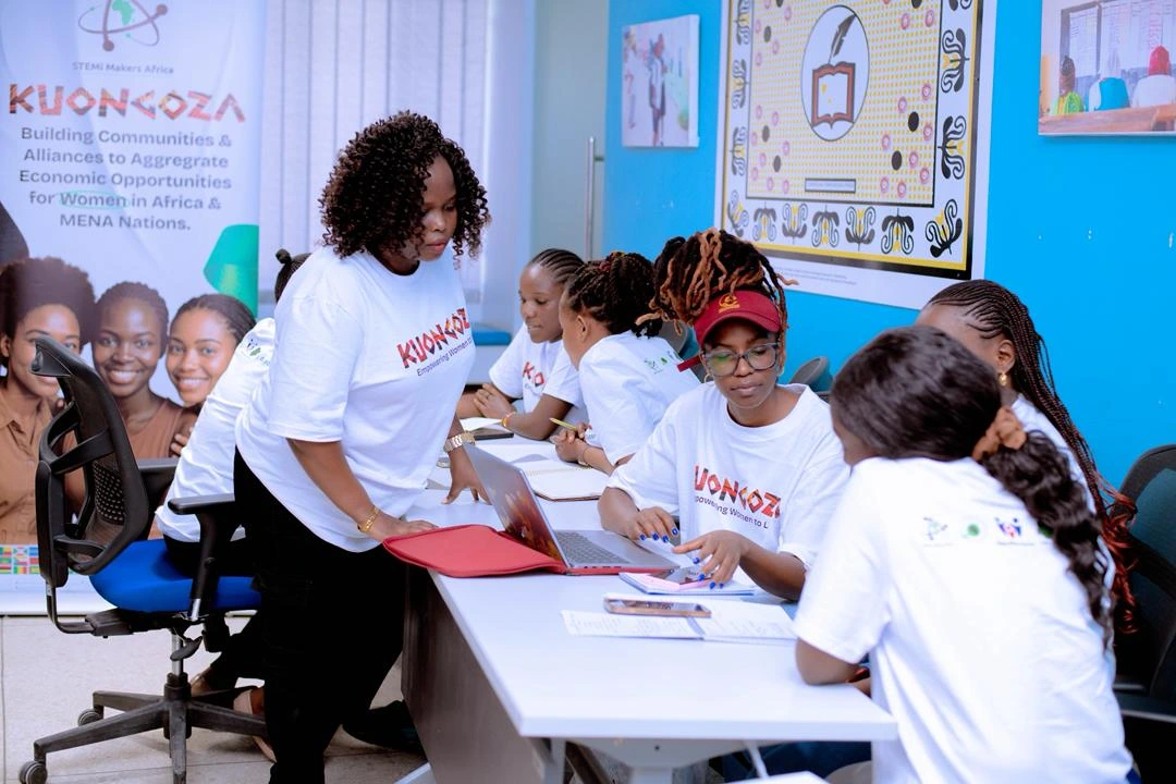 Training women to adapt digital technlogies in developing their entrepreneurial journey